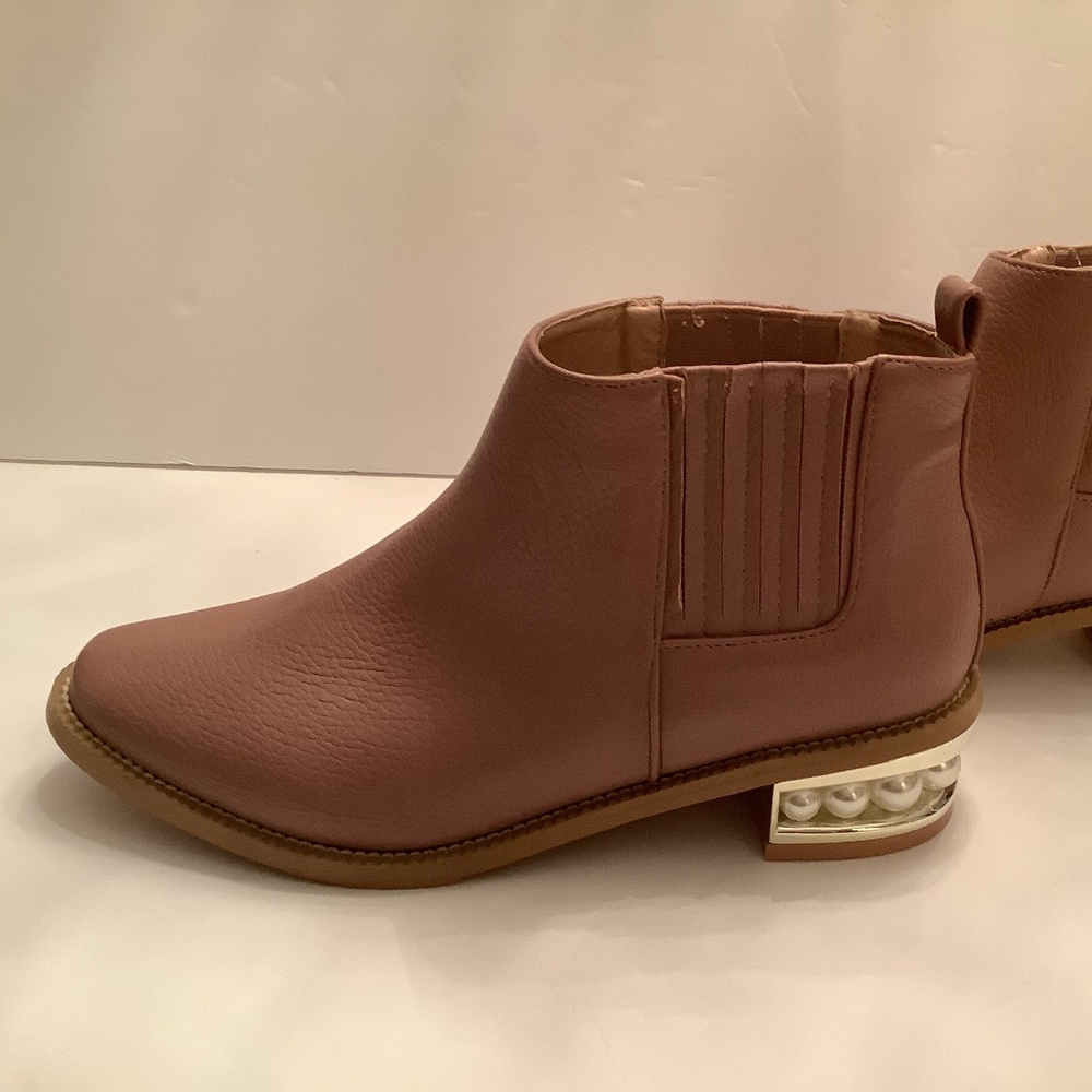 Dusty rose pink vegan leather ankle boots Pearl heel size 8 Catherine Malandrino